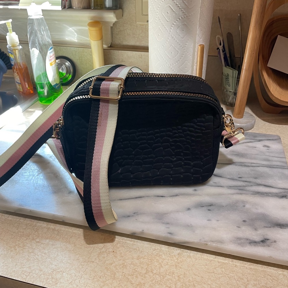 Stella & Dot Crush It Camera Bag Crossbody (strap seen is included)